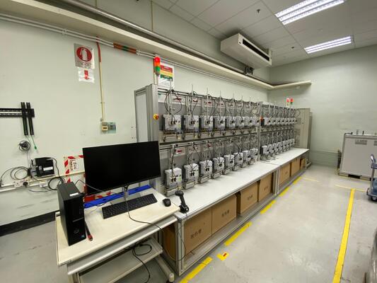 YC1893D 32 पदों के साथ तीन चरण स्मार्ट मीटर परीक्षण प्रणाली 160A वर्तमान आउटपुट और कक्षा 0.02 सटीकता